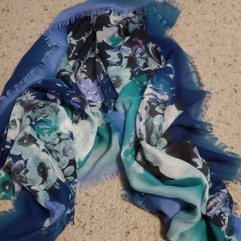 Apt. 9 Blue Green Floral Design Scarf